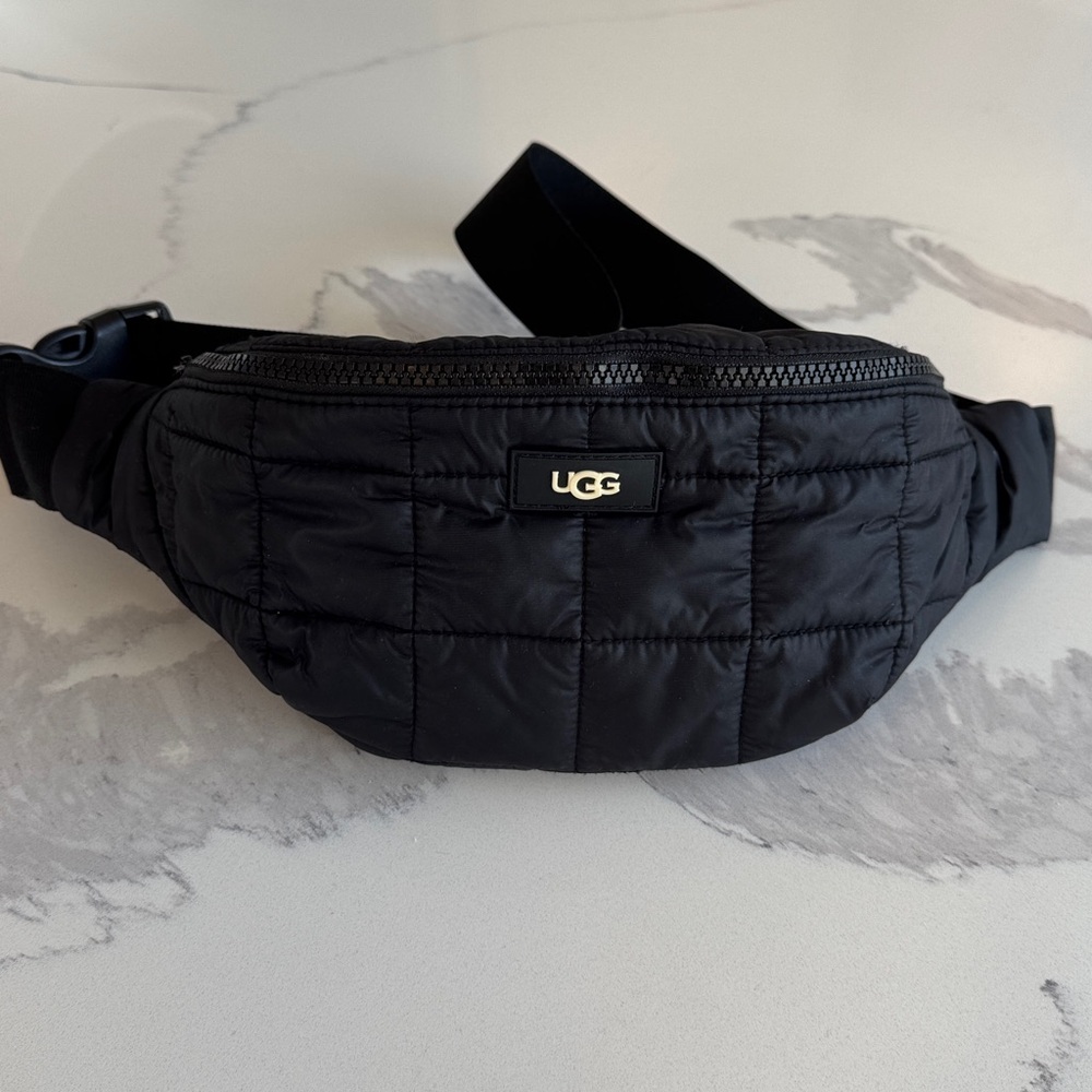 EUC UGG Gibbs Belt Bag Puff black nylon bum Fanny pack gender neutral